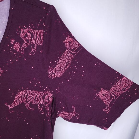Torrid Top 2X Burgundy Tiger Print Super Soft Knits V Neck - Picture 4 of 11